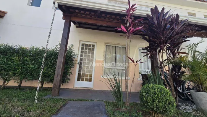 Casa com 2 dormitórios para alugar, 79 m² por R$ 3.790,00/mês - Condomínio Villa Flora - V