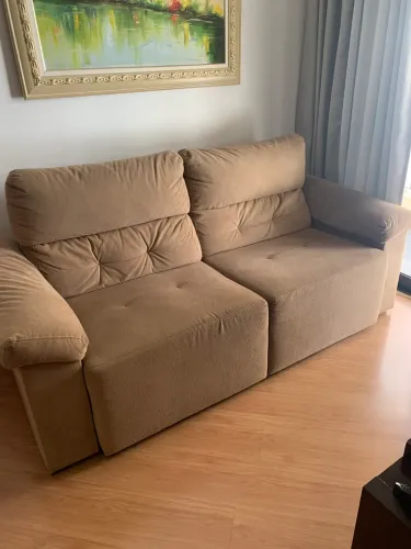 Sofá retrátil e reclinável de suede