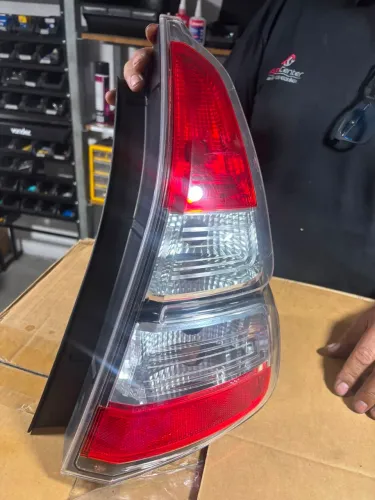 Lanterna Traseira Direita Renault Sandero Stepway