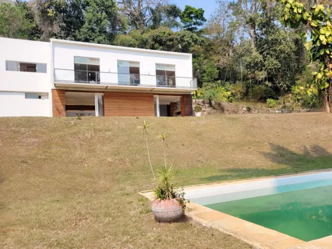Casa para Venda em Petrópolis, Nogueira, 4 dormitórios, 4 suítes, 8 banheiros, 10 vagas