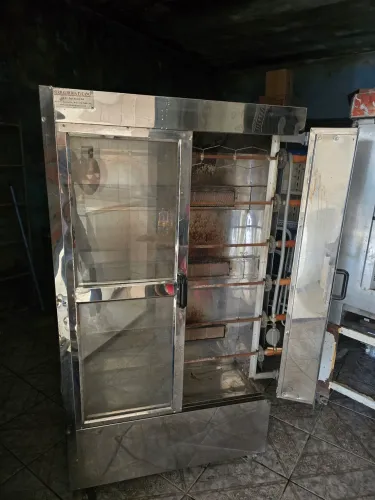 Máquina de assar frango