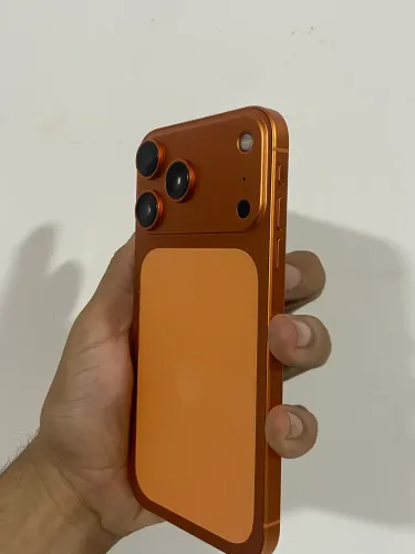 iPhone XR = 17 PRO