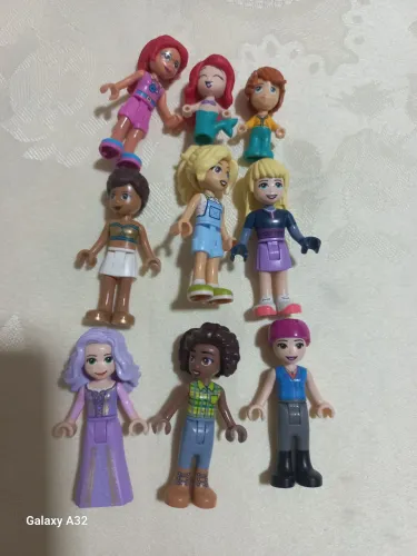 Boneco lego friends