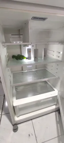 Geladeira Eletrolux df80 disponível a venda