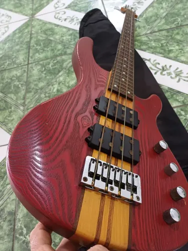 Baixo Eagle EGB4000 modelo raro 