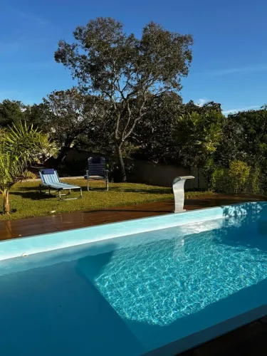 $ Casa em Condomínio Fechado no Lago Corumbá 3 Suítes, Piscina e Salão %