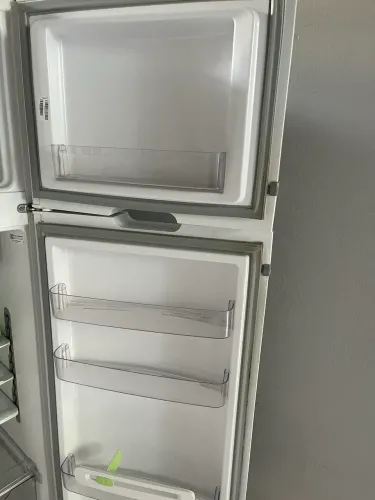 Vendo Geladeira Cônsul 340 litros