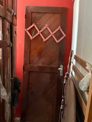 Vende-se porta maciça