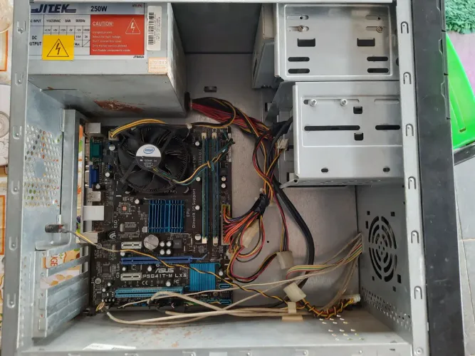 Cpu 775 ddr3 4gb sem hd
