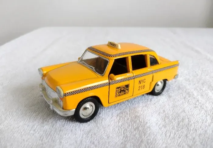Miniatura Táxi Checker 1962 New York 1:43