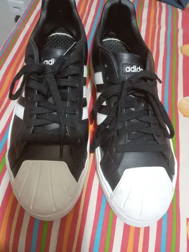 Tênis Adidas 41, usado uma vez