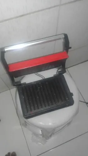 Vendo essa sanduícheira 60 reais .ZAP *19