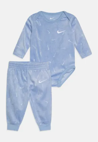 Conjunto Nike 6m