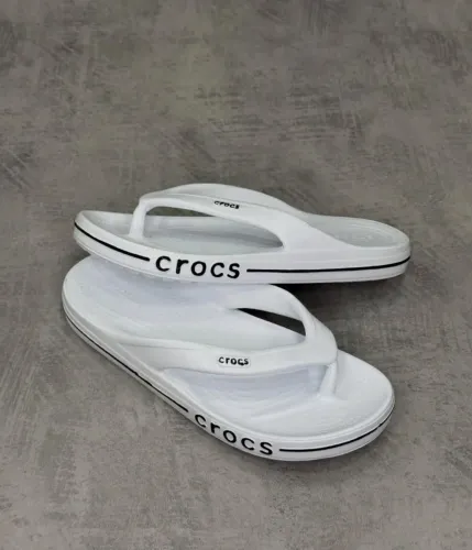 Sandália papete Crocs ortopédica