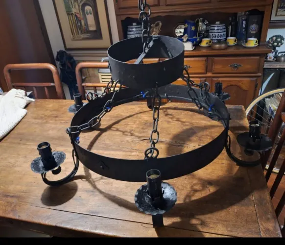 Lustre estilo Medieval de Ferro para 6 lâmpadas 
