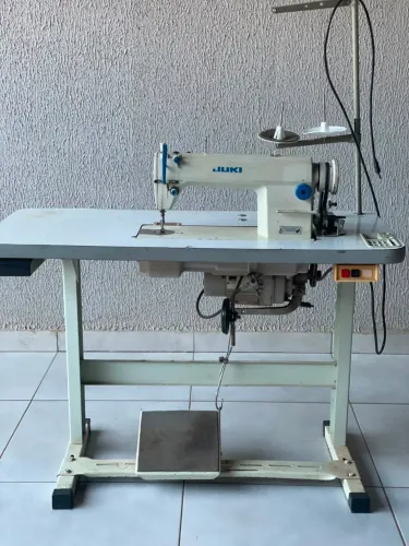 Máquina de costura Reta JUKI