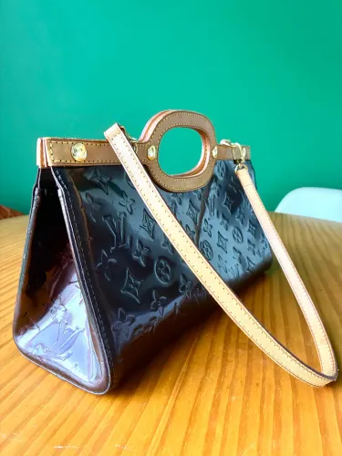 Bolsa Louis vuitton verniz bordô - linda e estilosa, com um toque retrô/vintage