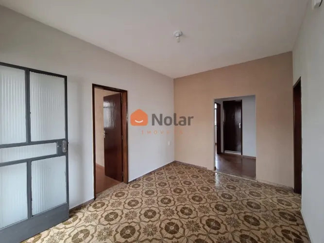 Casa de 03 quartos com 02 vagas de Garagem no Bairro Sagrada Família em Belo Horizonte MG
