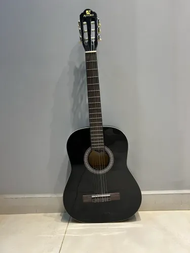 Violão tamanho médio