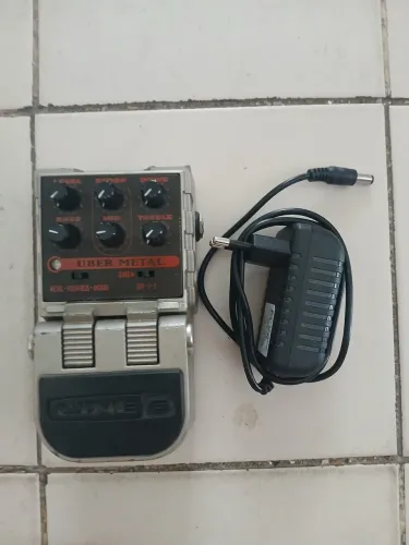 Pedal de distorção para guitarra line 6
