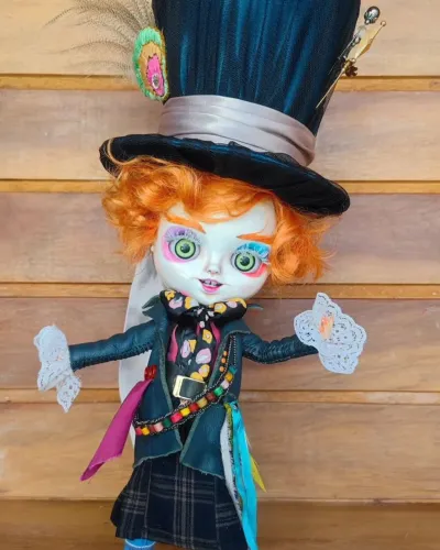 Boneca Blythe Customizada Chapeleiro Maluco Outfit Completo