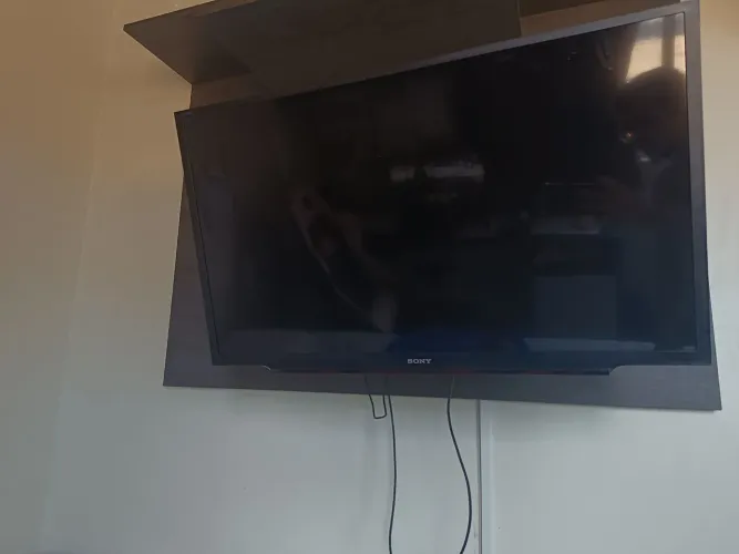 TV Sony LED 32" (KDL-32W655D).