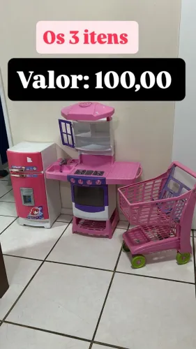 Geladeira, fogão e carrinho