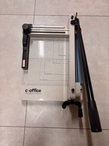 Guilhotina Semi-Industrial Cetro C.Office A4 - Corta Até 400 Folhas 