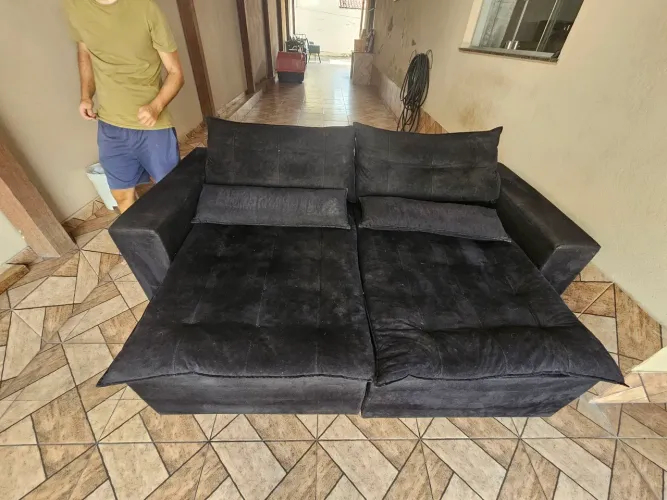 Sofá Preto Reclinável e Retrátil 