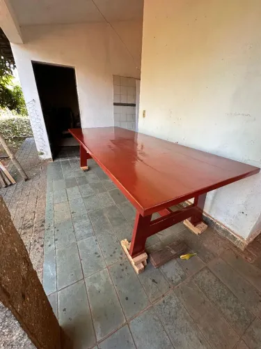 Mesa de madeira maciça  com 10 lugares