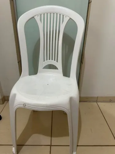 Cadeira de polipropileno branca Tramontina - 120 kg