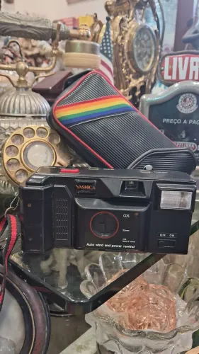 câmera analógica vintage Yashica AW 818 funcionando perfeitamente