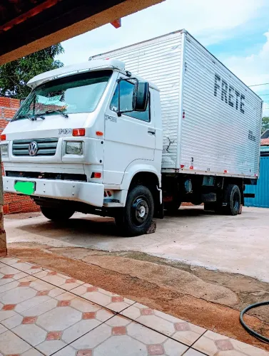 Volkswagen 7100 ano 99 baú 