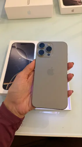 iPhone 16 Pro Max 256GB - Natural Titanium | 90% bateria 