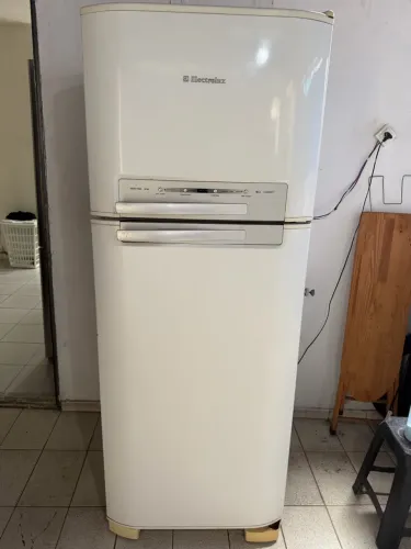 Geladeira Electrolux DF46