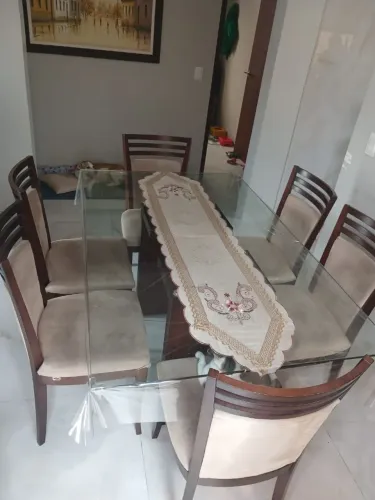 Mesa em madeira de Vidro