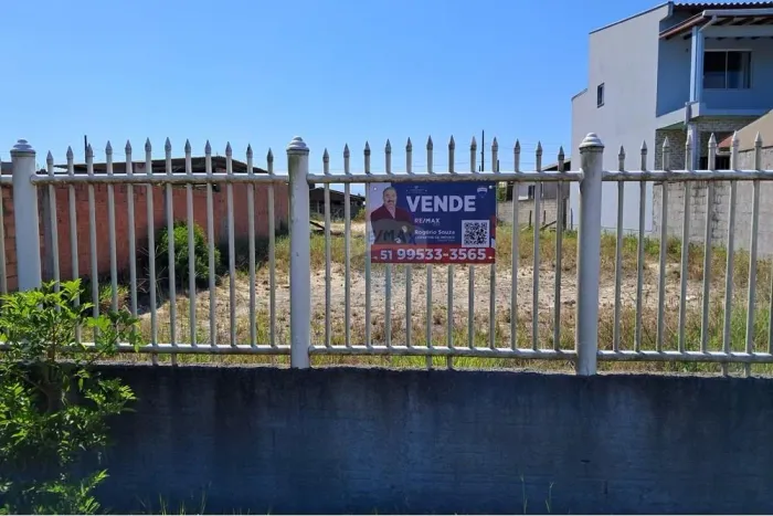 Terreno de 300m² em Balneário Gaivota, SC