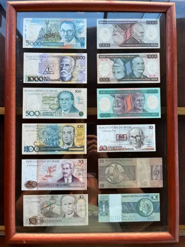 Quadro cédulas antigas