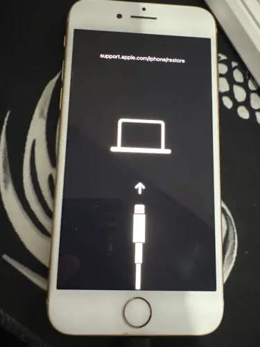iPhone 8 (com detalhe)