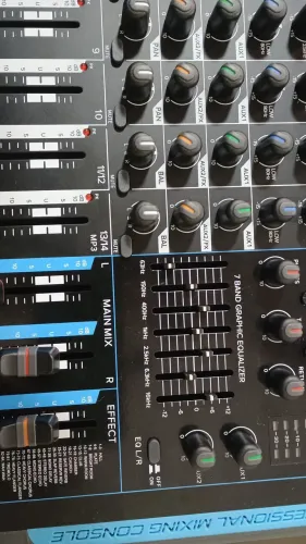 Vende-se mesa de som ativa soudvoice 6 canais