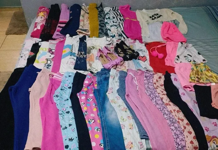 Lote de menina no tamanho 4 anos com 55 peças de inverno e verão