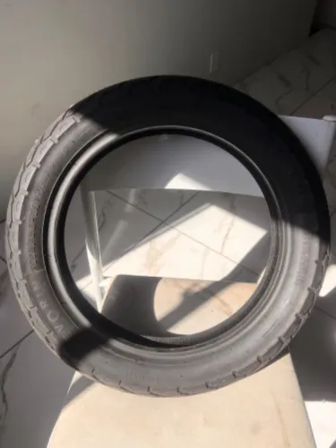 Pneu traseiro para moto
