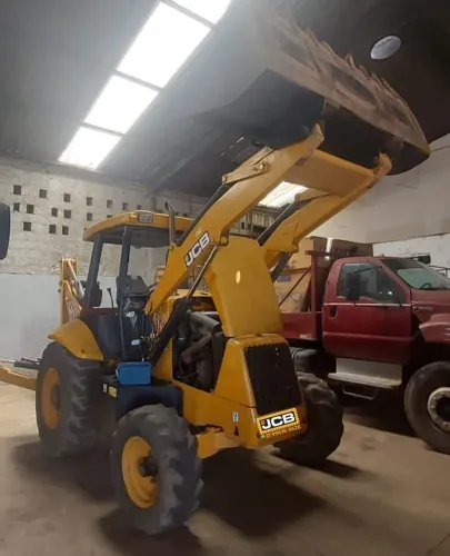 Retroescavadeira JCB 3C 4x2 revisado