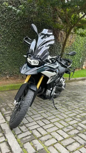 BMW F850GS 2021 com apenas 9 mil km.