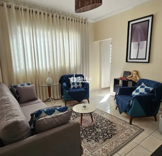Casa com 4 quartos sendo 2 suite disponível para venda no bairro Cidade Jardim em Uberlând