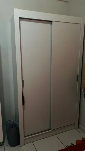 Vendo Guarda roupa / armário