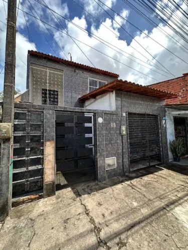 Casa duplex com entrada independente