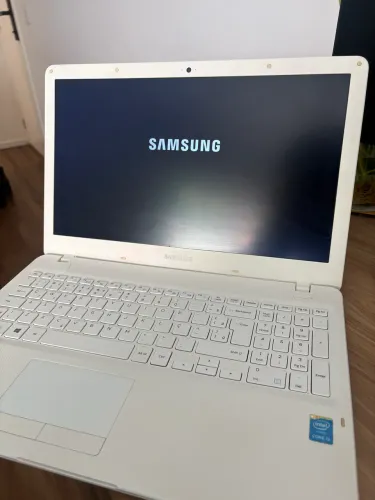 Notebook Samsung Ex / Core i3 / 15.6 / Branco