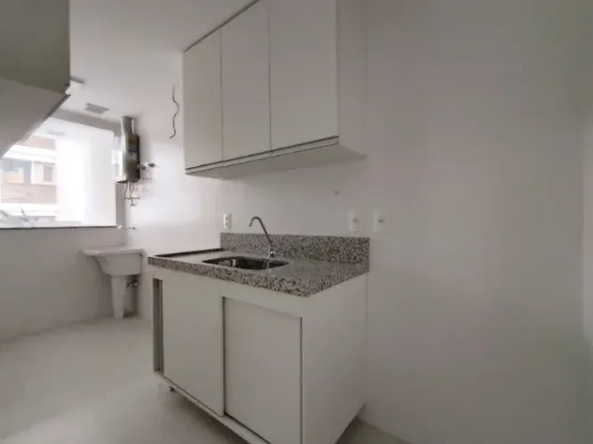2.600,00 Condominio 405,00 2 quartos/suíte Primeira Locação