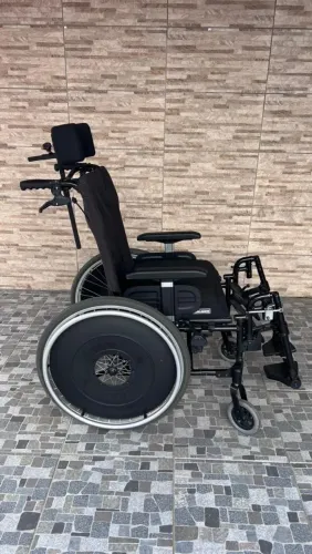 Cadeira de rodas em ótimo estado pouco uso